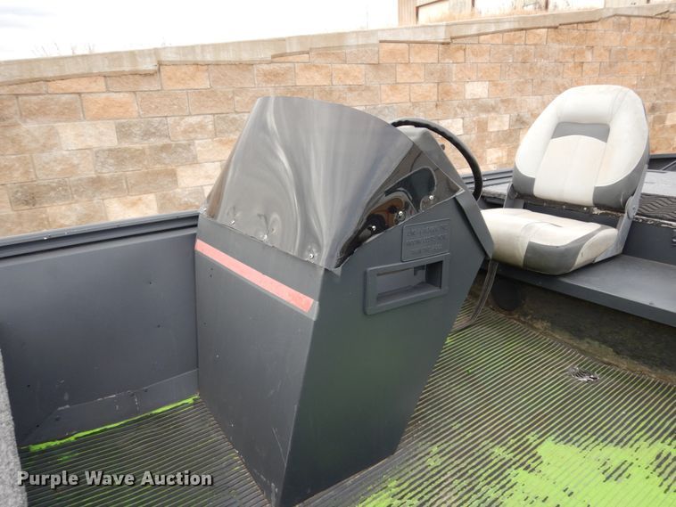 image for item DJ8154 1990 Alumacraft Angler  boat