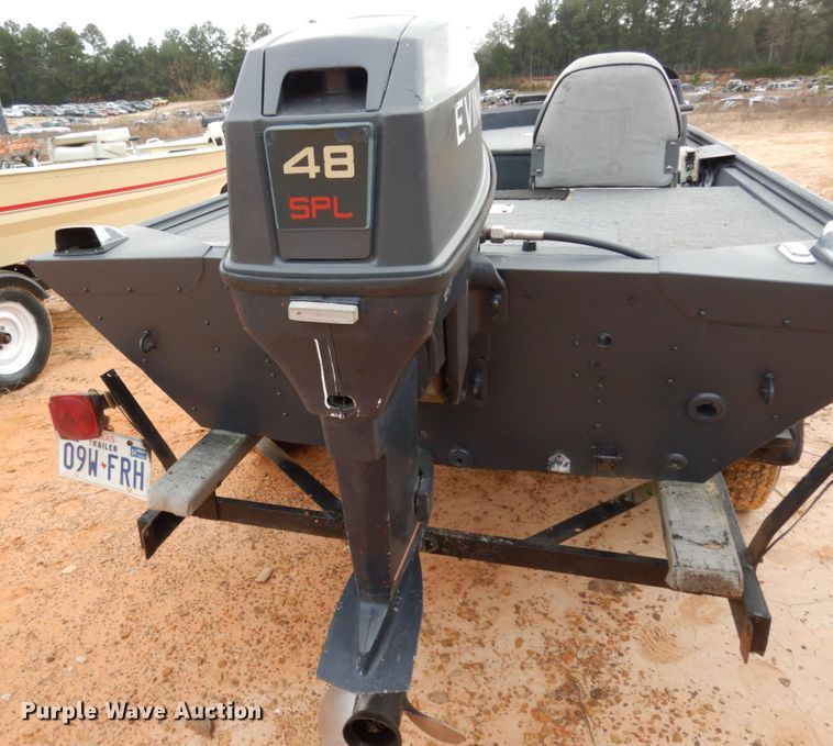 image for item DJ8154 1990 Alumacraft Angler  boat