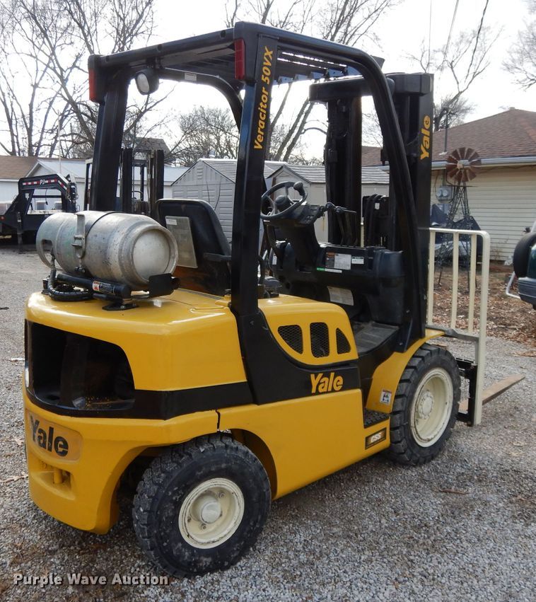 image for item DL2627 2017 Yale GLP050VXNDAE086  forklift