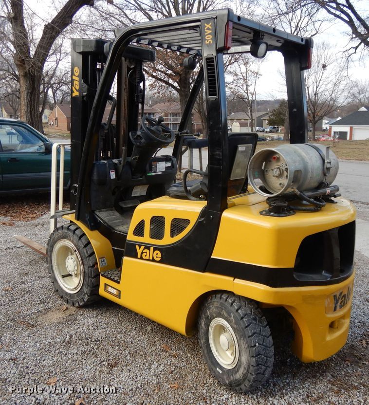 image for item DL2627 2017 Yale GLP050VXNDAE086  forklift