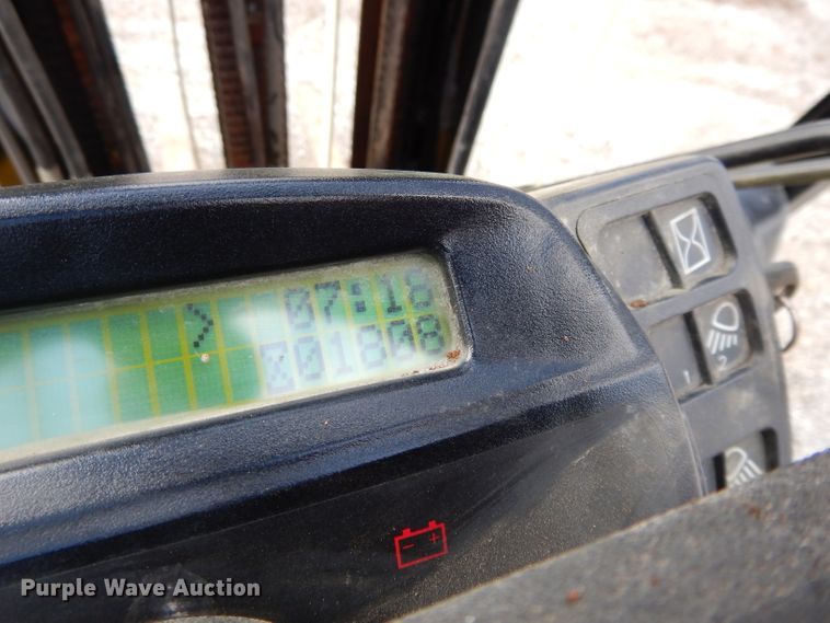 image for item DL2627 2017 Yale GLP050VXNDAE086  forklift