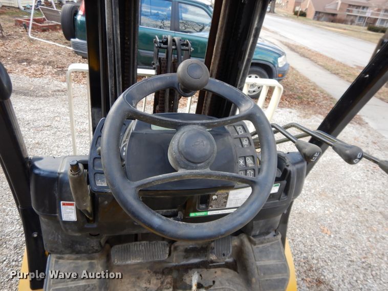 image for item DL2627 2017 Yale GLP050VXNDAE086  forklift