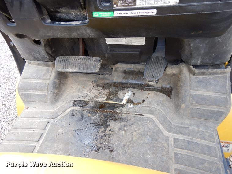 image for item DL2627 2017 Yale GLP050VXNDAE086  forklift