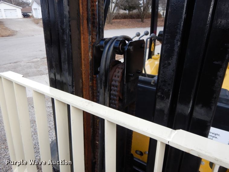 image for item DL2627 2017 Yale GLP050VXNDAE086  forklift