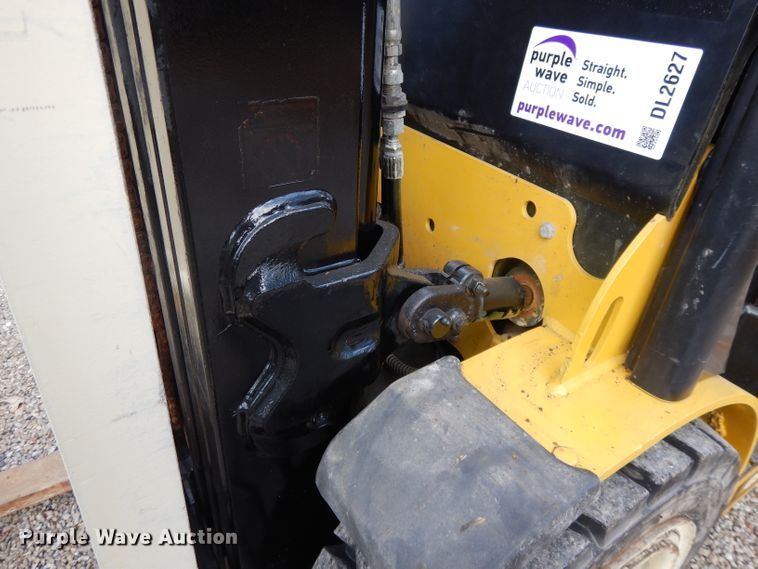image for item DL2627 2017 Yale GLP050VXNDAE086  forklift