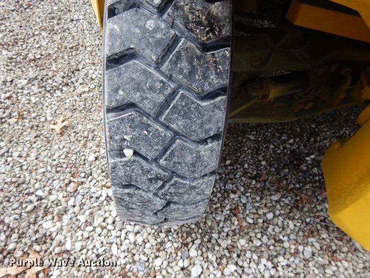 image for item DL2627 2017 Yale GLP050VXNDAE086  forklift