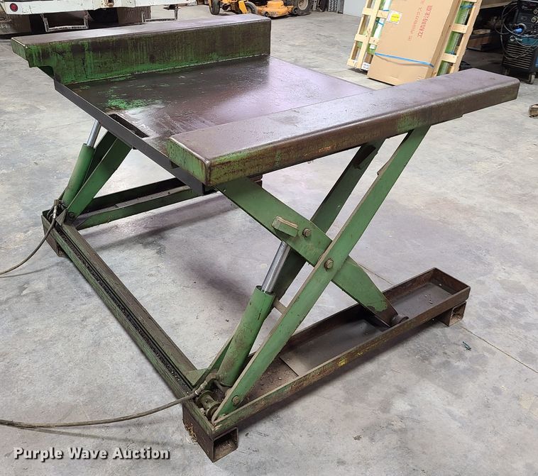 image for item FW9644 Hydraulic lift table