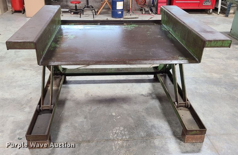 image for item FW9644 Hydraulic lift table