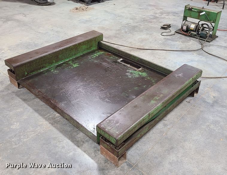 image for item FW9644 Hydraulic lift table