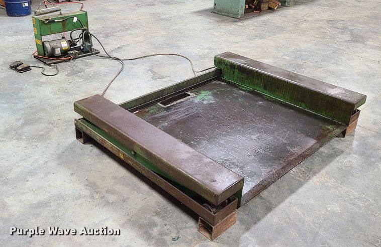 image for item FW9644 Hydraulic lift table