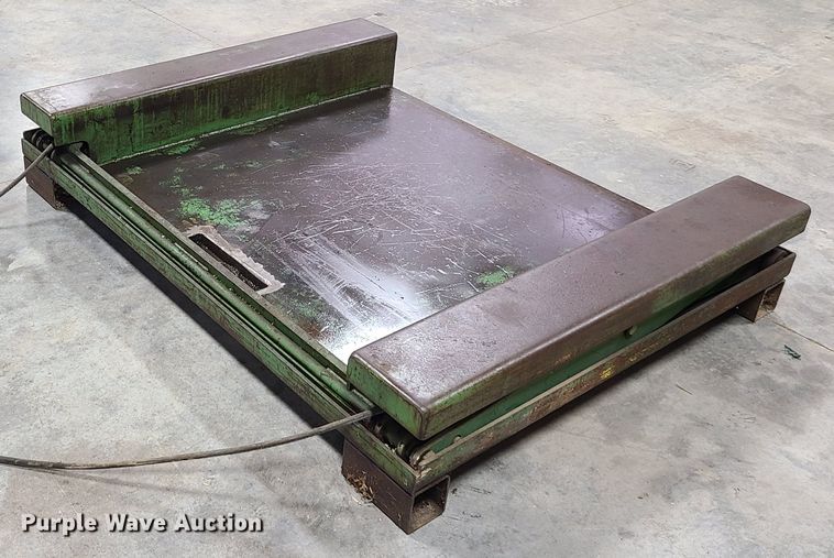 image for item FW9644 Hydraulic lift table