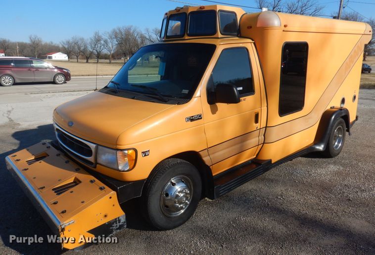 image for item GG9249 2001 Ford E450  utility van