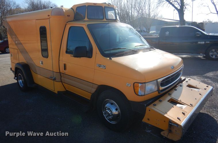 image for item GG9249 2001 Ford E450  utility van