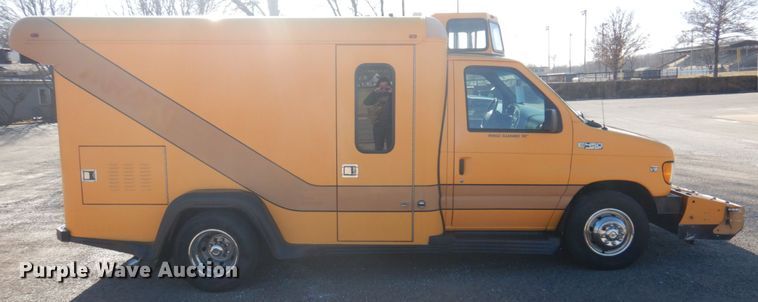 image for item GG9249 2001 Ford E450  utility van