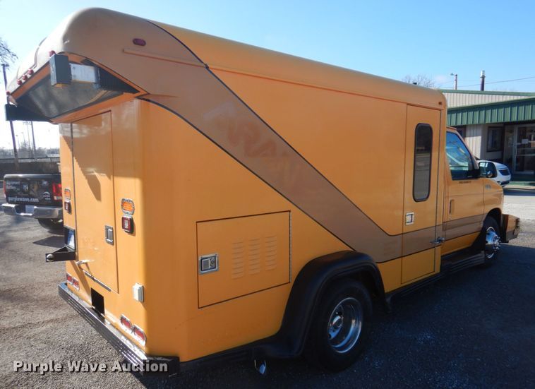 image for item GG9249 2001 Ford E450  utility van