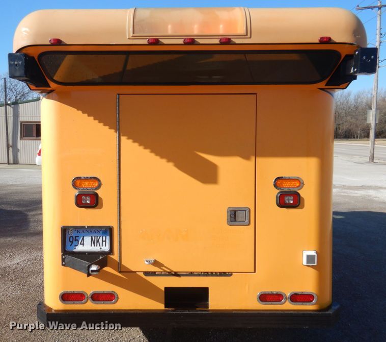 image for item GG9249 2001 Ford E450  utility van