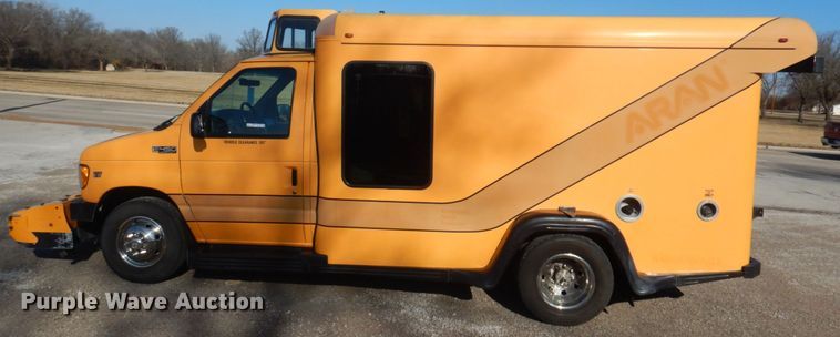 image for item GG9249 2001 Ford E450  utility van