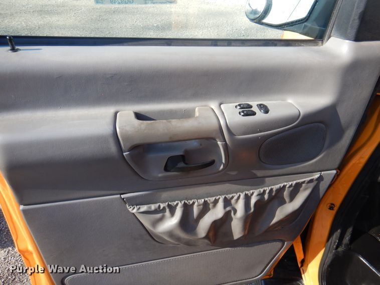 image for item GG9249 2001 Ford E450  utility van