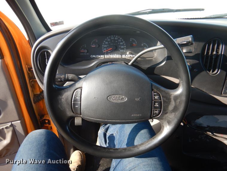 image for item GG9249 2001 Ford E450  utility van