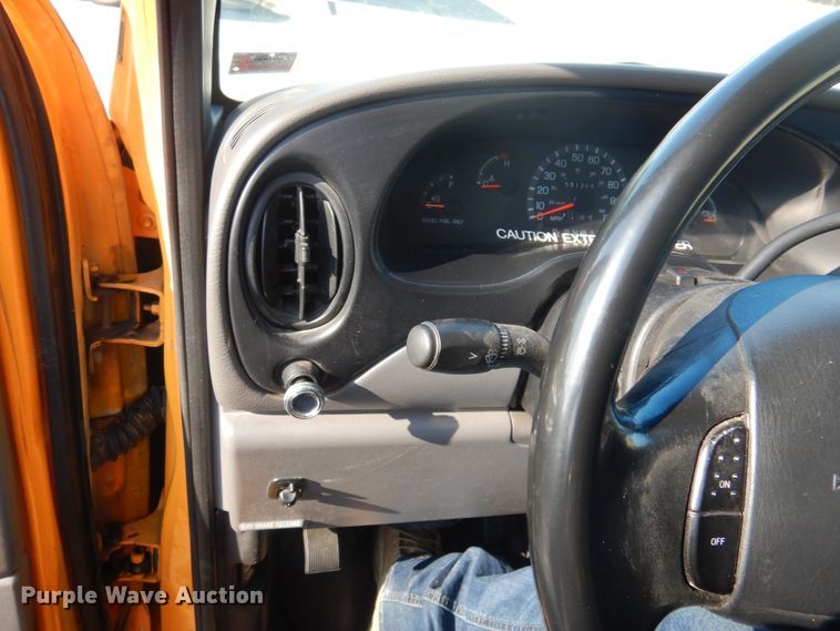 image for item GG9249 2001 Ford E450  utility van