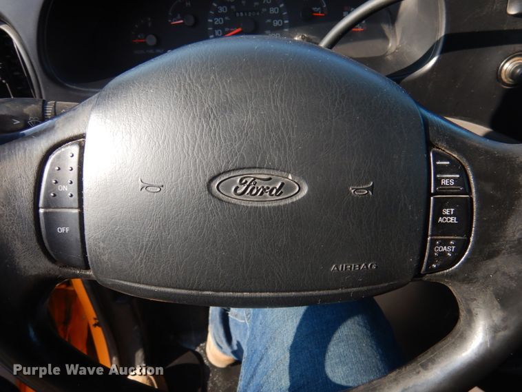 image for item GG9249 2001 Ford E450  utility van