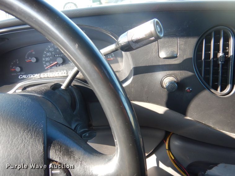 image for item GG9249 2001 Ford E450  utility van