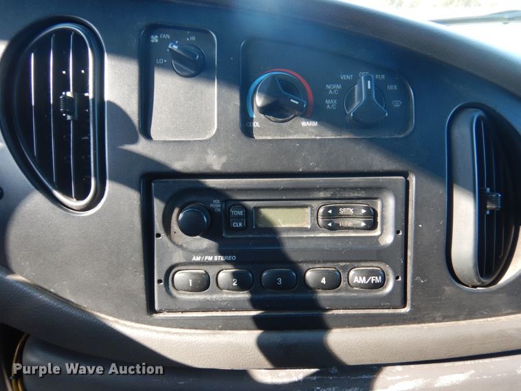 image for item GG9249 2001 Ford E450  utility van