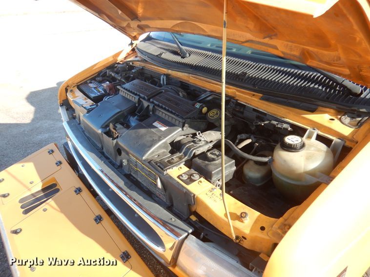 image for item GG9249 2001 Ford E450  utility van