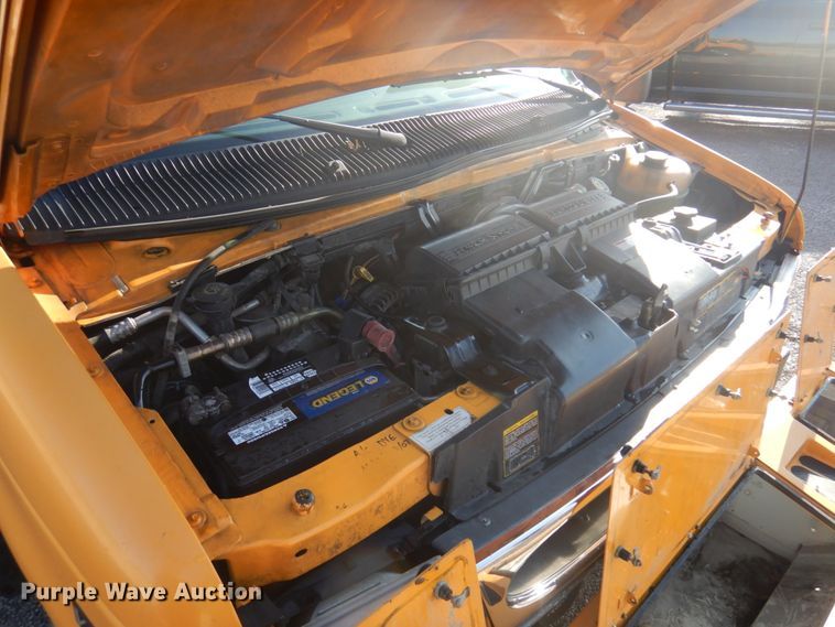 image for item GG9249 2001 Ford E450  utility van