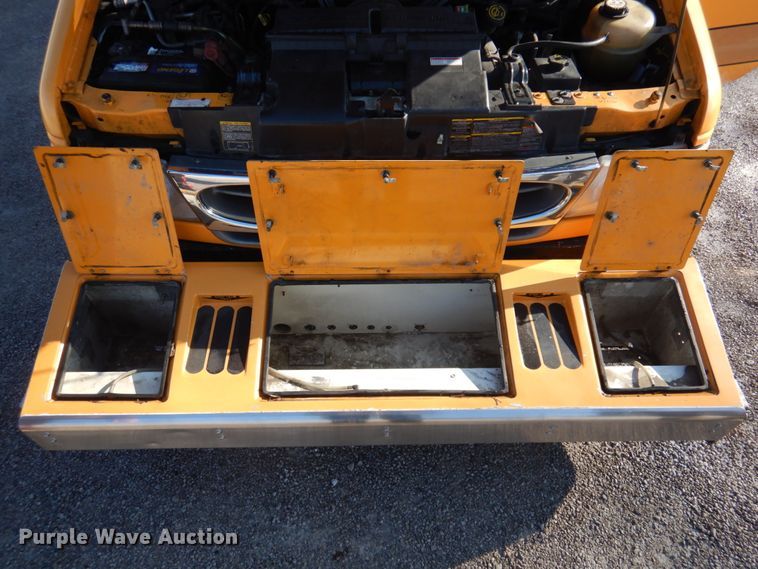 image for item GG9249 2001 Ford E450  utility van