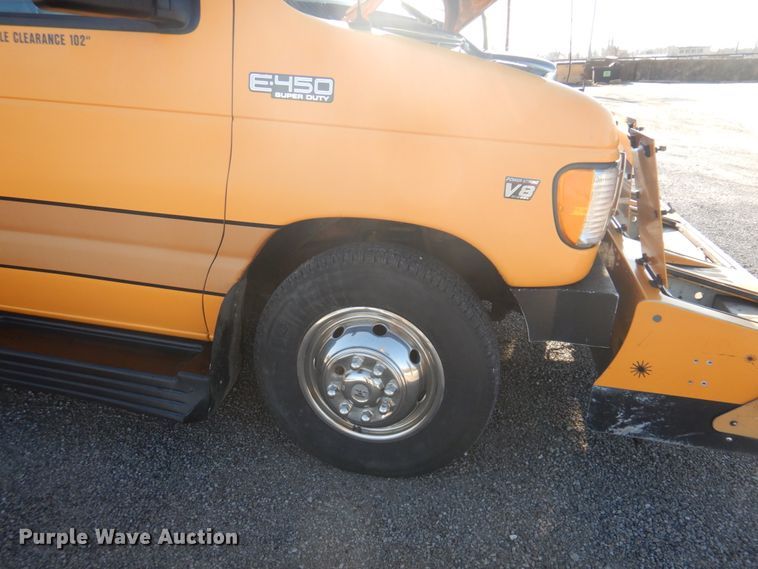 image for item GG9249 2001 Ford E450  utility van