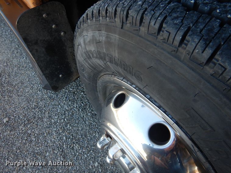 image for item GG9249 2001 Ford E450  utility van