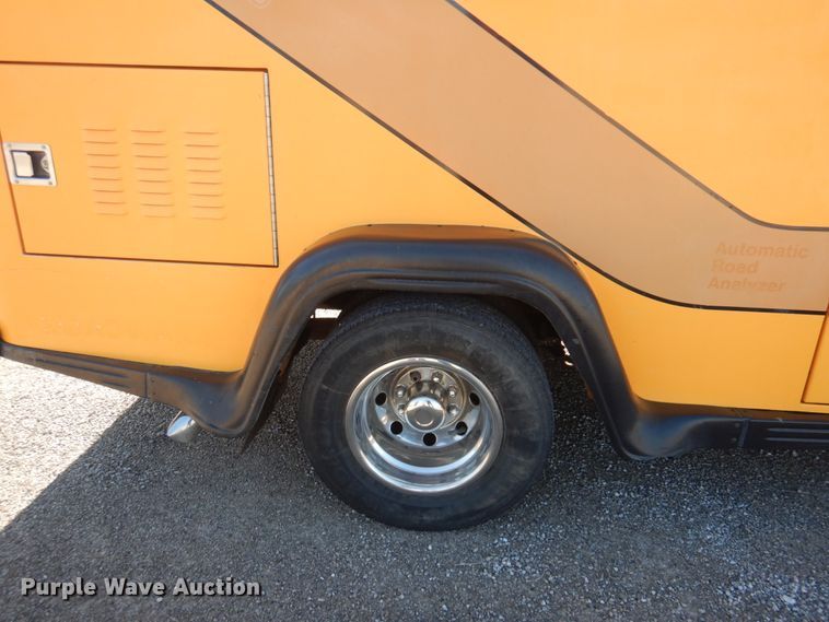 image for item GG9249 2001 Ford E450  utility van