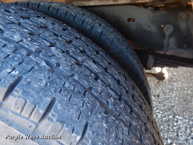 image for item GG9249 2001 Ford E450  utility van