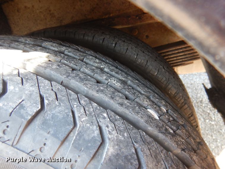 image for item GG9249 2001 Ford E450  utility van