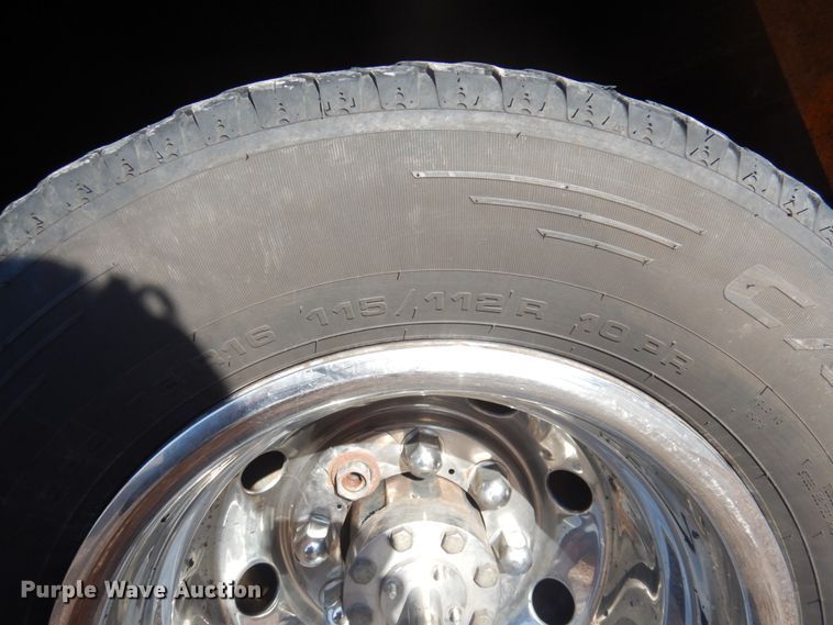 image for item GG9249 2001 Ford E450  utility van