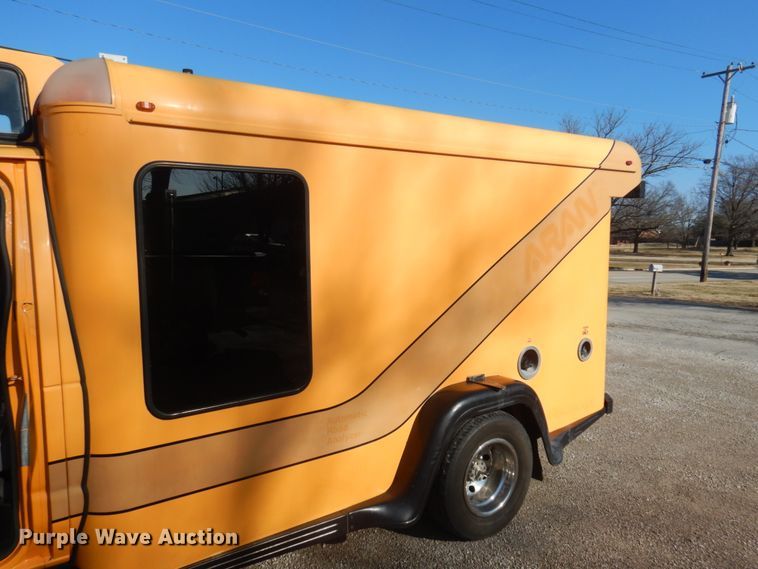 image for item GG9249 2001 Ford E450  utility van