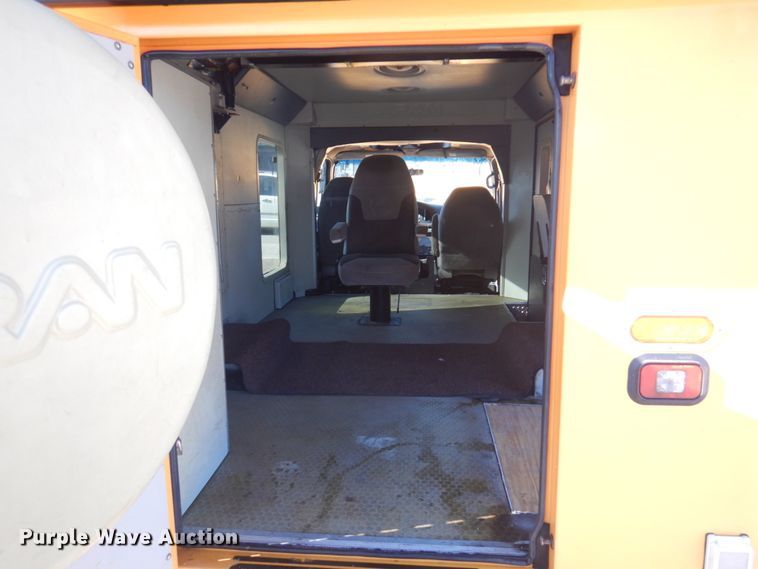 image for item GG9249 2001 Ford E450  utility van