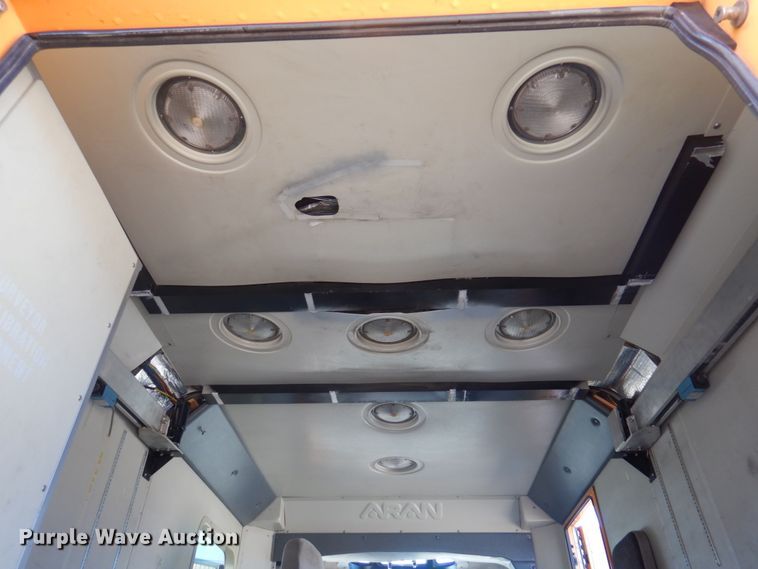 image for item GG9249 2001 Ford E450  utility van