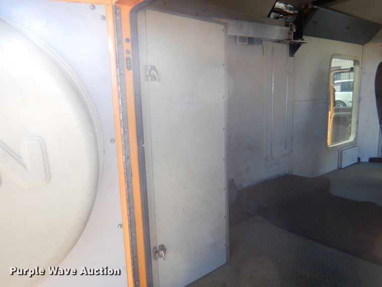 image for item GG9249 2001 Ford E450  utility van