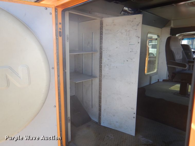 image for item GG9249 2001 Ford E450  utility van