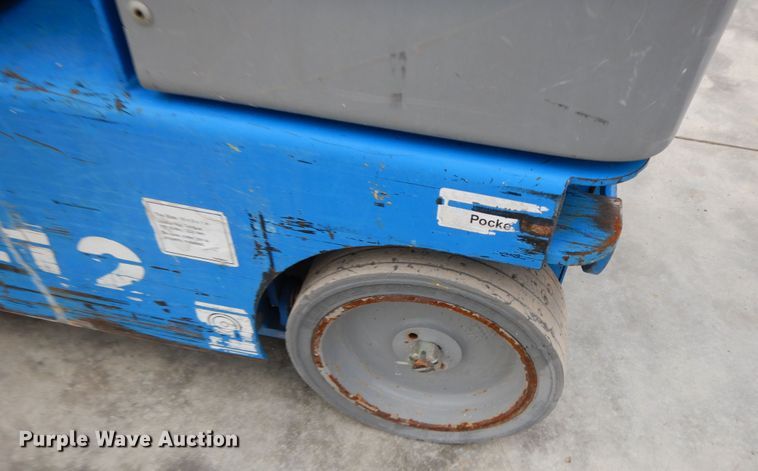 image for item GK9715 2012 Genie GR-12  vertical lift