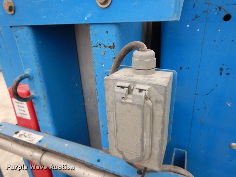image for item GK9715 2012 Genie GR-12  vertical lift