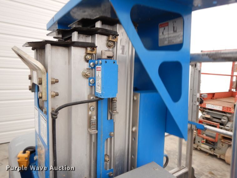image for item GK9715 2012 Genie GR-12  vertical lift