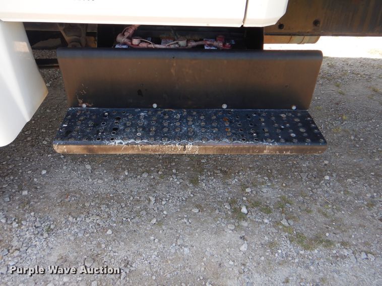 image for item GM9148 2000 Freightliner FL60  box truck