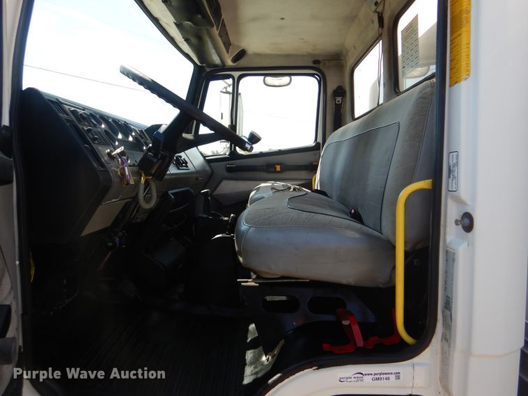 image for item GM9148 2000 Freightliner FL60  box truck