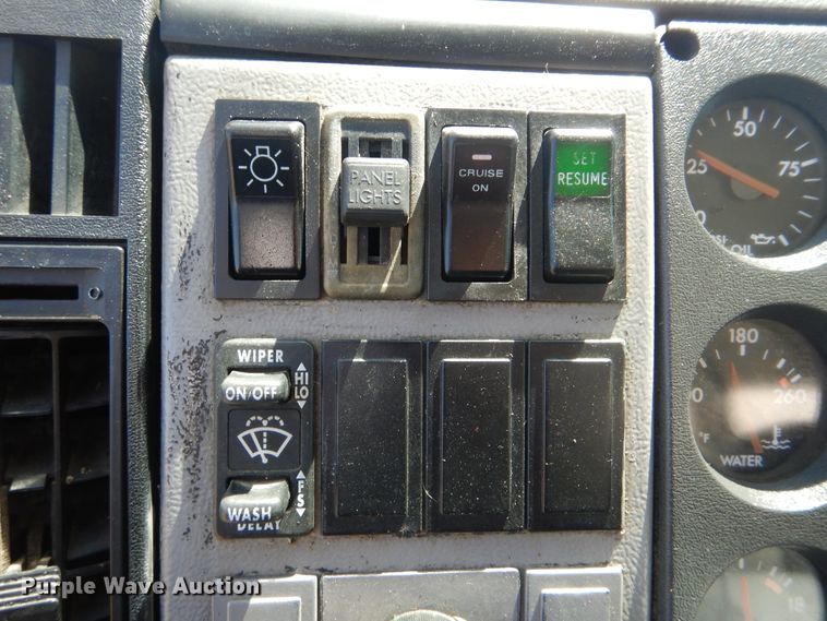 image for item GM9148 2000 Freightliner FL60  box truck