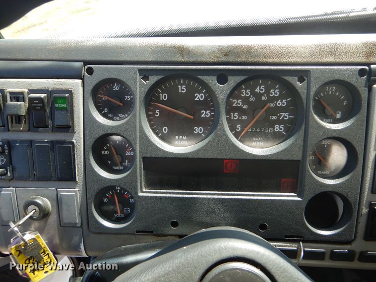 image for item GM9148 2000 Freightliner FL60  box truck