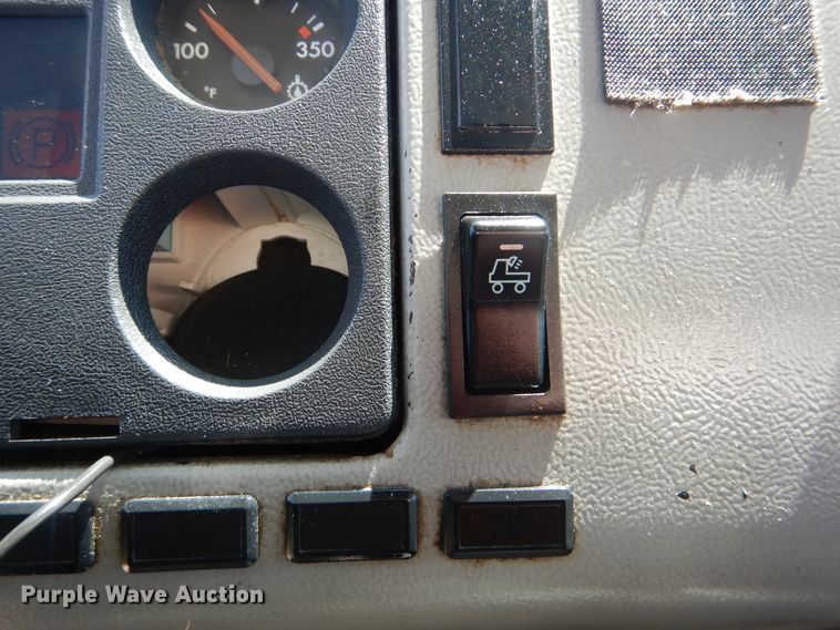 image for item GM9148 2000 Freightliner FL60  box truck