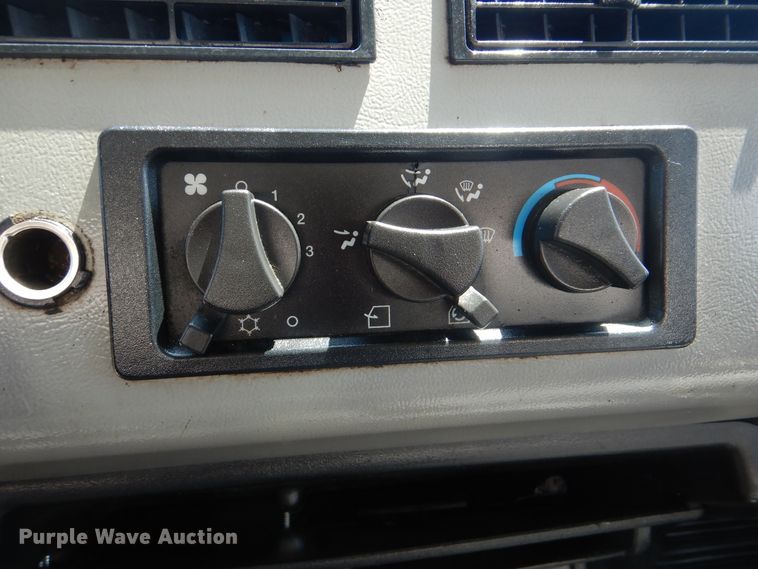 image for item GM9148 2000 Freightliner FL60  box truck